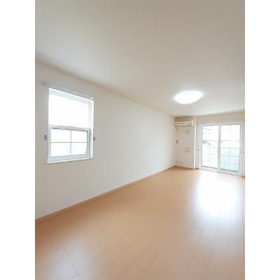 パピヨン 103【管理NO：1-015844701-01030】 ★家具家電は申し込み後に搬入します★の物件写真2