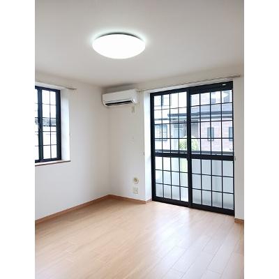 カサ　モデルナ　Ⅱ 105【管理NO：1-011640702-01040】 ★家具家電は申し込み後に搬入します 2026年08月上旬入居可能の物件写真2