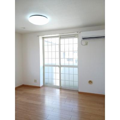 ロイヤル雑賀 101【管理NO：1-007960401-01010】 ★家具家電は申し込み後に搬入します★の物件写真2