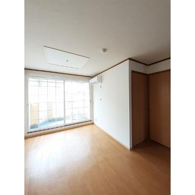 ＣｏｕｎｔｒｙⅡ 201【管理NO：1-007781502-02010】 ★家具家電は申し込み後に搬入しますの物件写真2