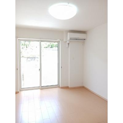 キルシュ　ブラウ 102【管理NO：1-017895401-01020】 ★家具家電は申し込み後に搬入しますの物件写真2