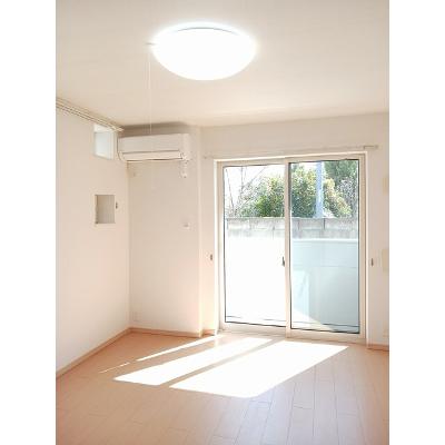 キルシュ　ブラウ 101【管理NO：1-017895401-01010】 ★家具家電は申し込み後に搬入しますの物件写真2
