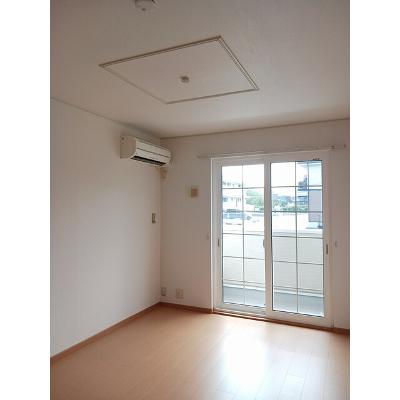 リブ・グリーン 101【管理NO：1-015298101-01010】 ★家具家電は申し込み後に搬入しますの物件写真2