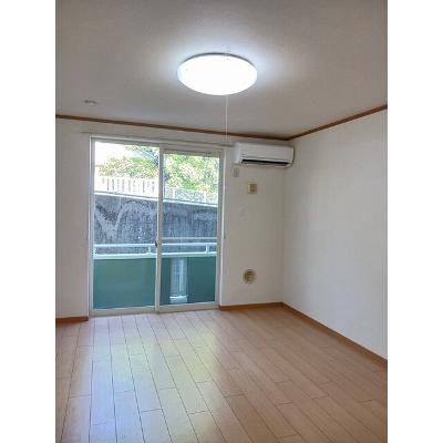 メゾン・ジュネス 101【管理NO：1-011973201-01010】 ★家具家電は申し込み後に搬入します★の物件写真2