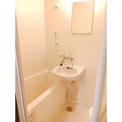 カーザ・モラエス 102【管理NO：1-007615301-01020】 ★家具家電は申し込み後に搬入します★の物件写真4