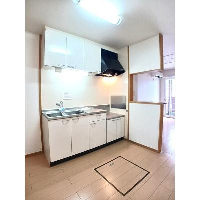 ピュア・ウィステリア 102【管理NO：1-014761901-01020】 ★家具家電は申し込み後に搬入しますの物件写真3