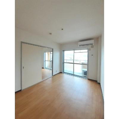 ルレーブ・ロイヤル 302【管理NO：1-005966001-03020】 ★家具家電は申し込み後に搬入しますの物件写真2
