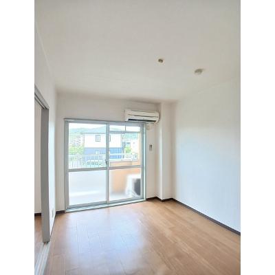 ルレーブ・ロイヤル 204【管理NO：1-005966001-02040】 ★家具家電は申し込み後に搬入しますの物件写真2
