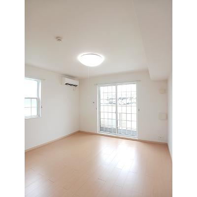 レクサス　Ｅ 101【管理NO：1-016904402-01010】 ★家具家電は申し込み後に搬入します★の物件写真2