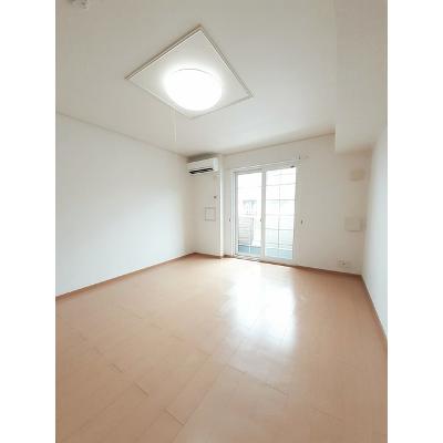 カーサ　フェリーチェ　Ⅱ 103【管理NO：1-014893301-01030】 ★家具家電は申し込み後に搬入します★の物件写真2