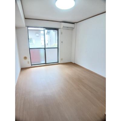 ホワイト・リバー 102【管理NO：1-010797901-01020】 ★家具家電は申し込み後に搬入します★の物件写真2