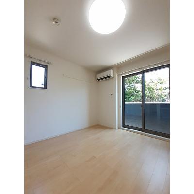 メイビオーラⅢ 101【管理NO：1-022513301-01010】 ★家具家電は申し込み後に搬入します★の物件写真2