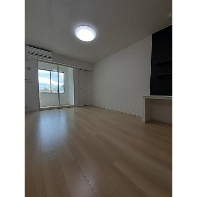 カーサ・フィオーレ　Ⅱ 101【管理NO：1-026981102-01010】 ★家具家電は申し込み後に搬入します★の物件写真2