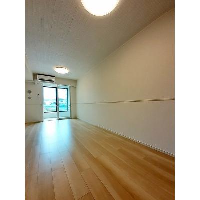 葉月 102【管理NO：1-027611201-01020】 ★家具家電は申し込み後に搬入します★の物件写真2
