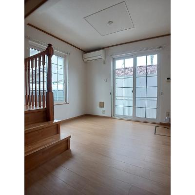 エルホワイトプチ 101【管理NO：1-012497501-01010】 ★家具家電は申し込み後に搬入しますの物件写真2