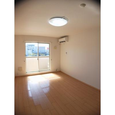 フラン・ヴェルジェ 301【管理NO：1-014807601-03010】 ★家具家電は申し込み後に搬入します★の物件写真2