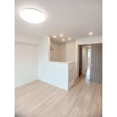 スリール 203【管理NO：1-027949701-02030】 ★家具家電は申し込み後に搬入します 2026年07月上旬入居可能の物件写真2