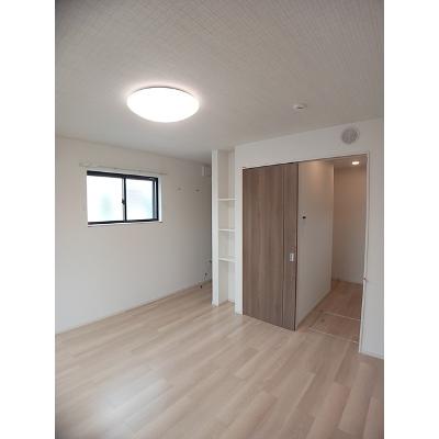 スリール 106【管理NO：1-027949701-01050】 ★家具家電は申し込み後に搬入します 2026年07月上旬入居可能の物件写真2