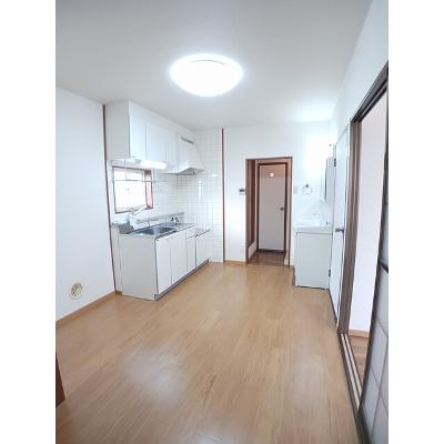 フラワーロード 203【管理NO：1-004485001-02030】 ★家具家電は申し込み後に搬入します★の物件写真2
