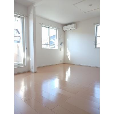 コートドールⅢ 203【管理NO：1-018191101-02030】 ★家具家電は申し込み後に搬入しますの物件写真2