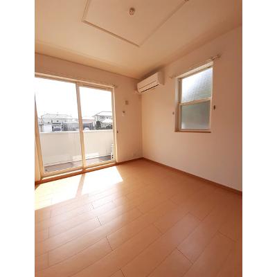 リヴィング牟佐 101【管理NO：1-015309001-01010】 ★家具家電は申し込み後に搬入します★の物件写真2