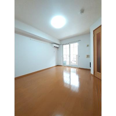 プラム 102【管理NO：1-013191101-01020】 ★家具家電は申し込み後に搬入します★の物件写真2