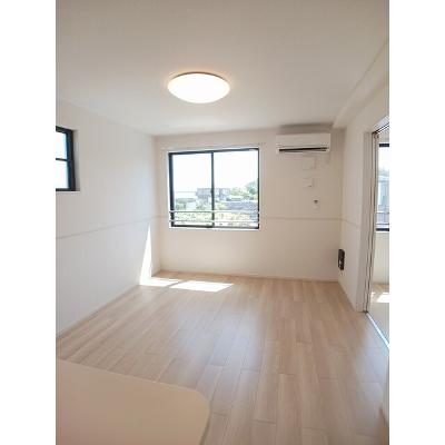 スプリング　テンＣ 201【管理NO：1-027532401-02010】 ★家具家電は申し込み後に搬入します★の物件写真2