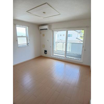 Ｆａｍｉｌｌｅ　Ｃ 203【管理NO：1-015470701-02030】 ★家具家電は申し込み後に搬入しますの物件写真2