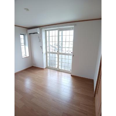 ショコラハウス 203【管理NO：1-013180801-02030】 ★家具家電は申し込み後に搬入しますの物件写真2