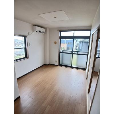 エトワール 201【管理NO：1-007724701-02010】 ★家具家電は申し込み後に搬入しますの物件写真2