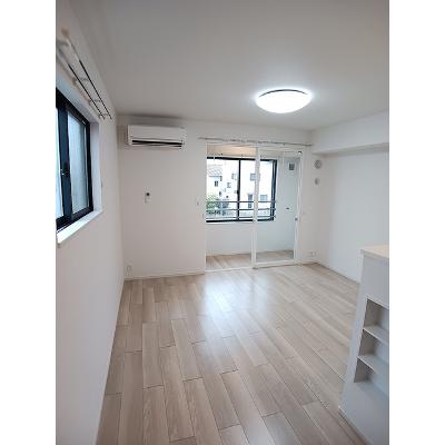 セレニテ 201【管理NO：1-028058301-02010】 ★家具家電は申し込み後に搬入します★の物件写真2