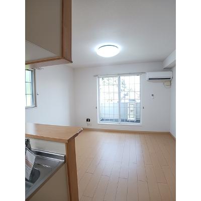 メゾンソレイユ　Ｖ 201【管理NO：1-017027501-02010】 ★家具家電は申し込み後に搬入します★の物件写真2