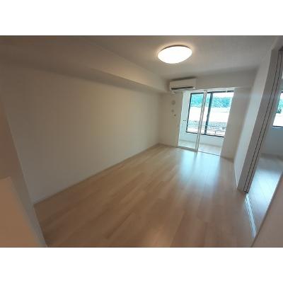 ニューカッスル　Ⅱ 102【管理NO：1-027002802-01020】 ★家具家電は申し込み後に搬入します★の物件写真2