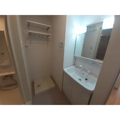 ニューカッスル　Ⅱ 102【管理NO：1-027002802-01020】 ★家具家電は申し込み後に搬入します★の物件写真6