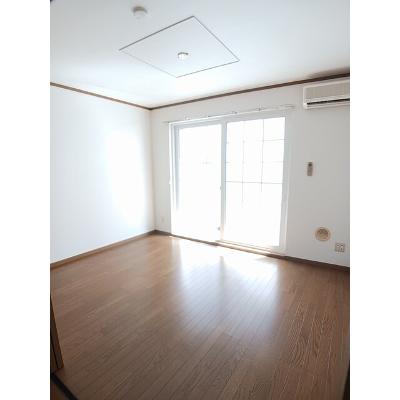 セレブレイトⅢ 102【管理NO：1-011792303-01020】 ★家具家電は申し込み後に搬入します★の物件写真2