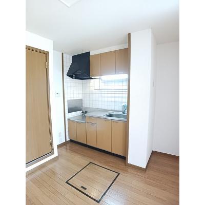 メフィストＢ 101【管理NO：1-011431402-01010】 ★家具家電は申し込み後に搬入します★の物件写真3