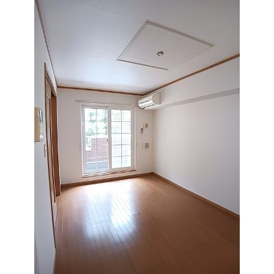 リヴ・ホウコウ 203【管理NO：1-013754501-02030】 ★家具家電は申し込み後に搬入します★の物件写真2