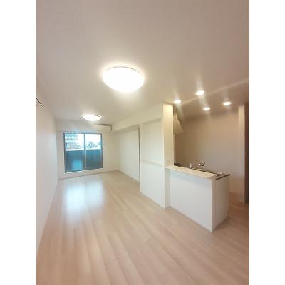 アズール 202【管理NO：1-027241501-02020】 ★家具家電は申し込み後に搬入しますの物件写真2