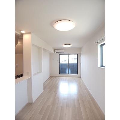 アズール 201【管理NO：1-027241501-02010】 ★家具家電は申し込み後に搬入します★の物件写真2