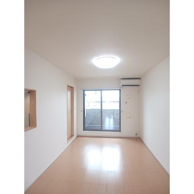クラウンタワー 303【管理NO：1-019409801-03030】 ★家具家電は申し込み後に搬入します★の物件写真2