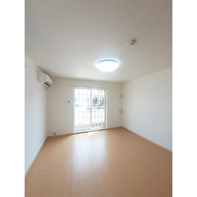 Ｐｉｎｅ　Ｃｏｕｒｔ 101【管理NO：1-017003201-01010】 ★家具家電は申し込み後に搬入します★の物件写真2