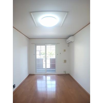 ピュール　ジャンＢ 101【管理NO：1-013149402-01010】 ★家具家電は申し込み後に搬入します★の物件写真2