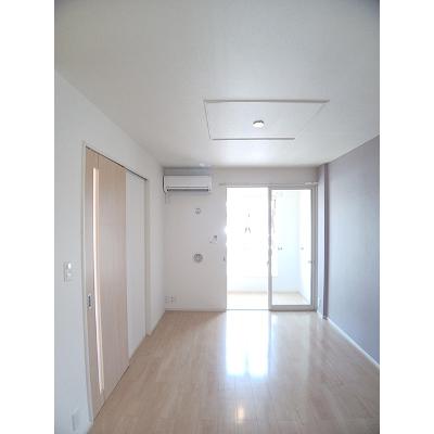 カサグランデ 102【管理NO：1-022367601-01020】 ★家具家電は申し込み後に搬入しますの物件写真2