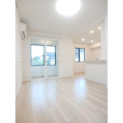カリダドムス　β 203【管理NO：1-028411302-02030】 ★家具家電は申し込み後に搬入します★の物件写真2
