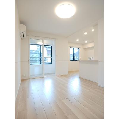 カリダドムス　β 202【管理NO：1-028411302-02020】 ★家具家電は申し込み後に搬入します★の物件写真2