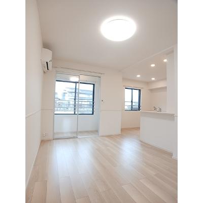 カリダドムス　α 202【管理NO：1-028411301-02020】 ★家具家電は申し込み後に搬入します★の物件写真2
