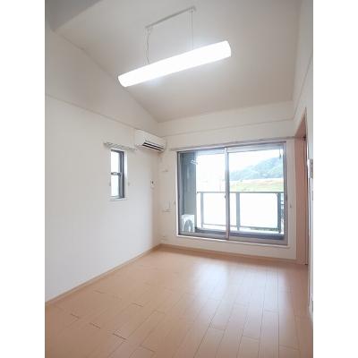 キャトルセゾン 201【管理NO：1-016201601-02010】 ★家具家電は申し込み後に搬入します★の物件写真2
