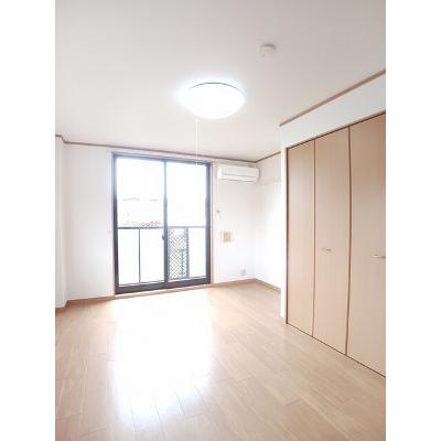 ソシオグランデ 101【管理NO：1-012783901-01010】 ★家具家電は申し込み後に搬入しますの物件写真2