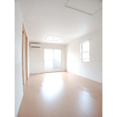 ロックフィールドⅢ 201【管理NO：1-018215101-02010】 ★家具家電は申し込み後に搬入します★の物件写真2