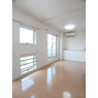 フェールⅢ 201【管理NO：1-018137703-02010】 ★家具家電は申し込み後に搬入します★の物件写真2
